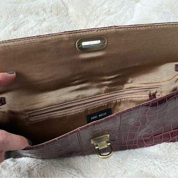 Love this alligator inspired deep rich burgundy bag -Nine West w/shoulder chain! - Picture 5 of 9